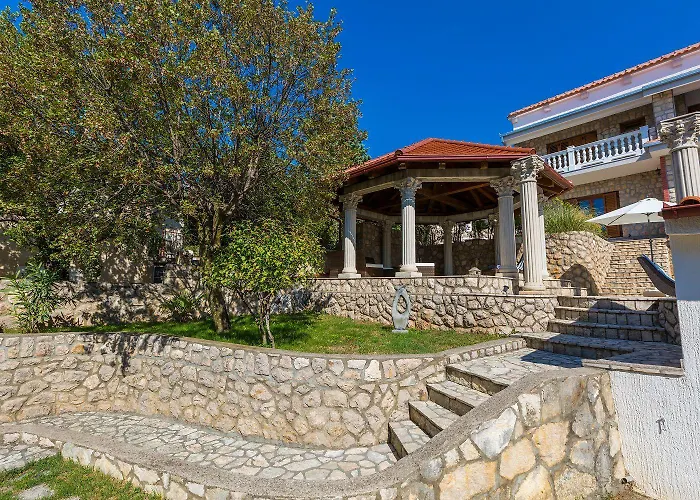 Apartman Einzigartiges Mit Grandiosen Meerblick, Pool, Bbq Und Nur 700 Meter Zum Crikvenica